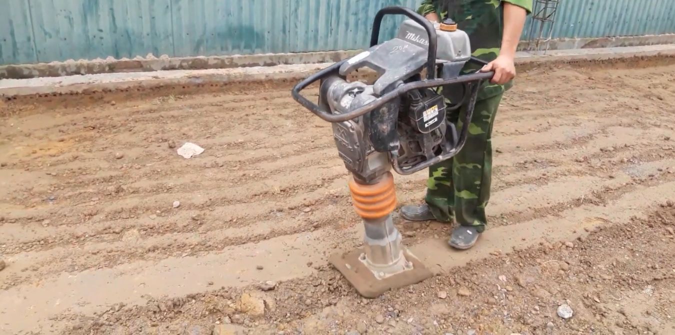 những lưu ý khi vận hành đầm cóc trong đầm nền móng